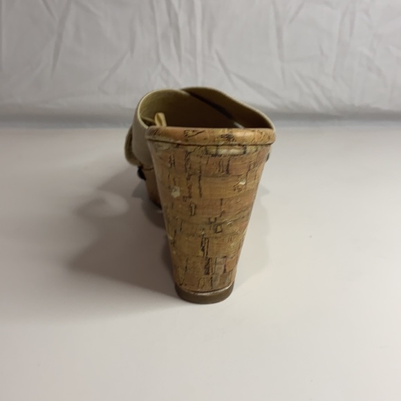 Brand Faded Glory. Size 7 1/2. Color tan, cream, brown, gold. - Picture 4 of 8